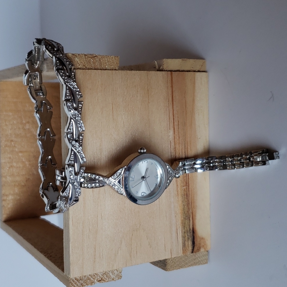 NWOT Allude silvertone watch & bracelet set